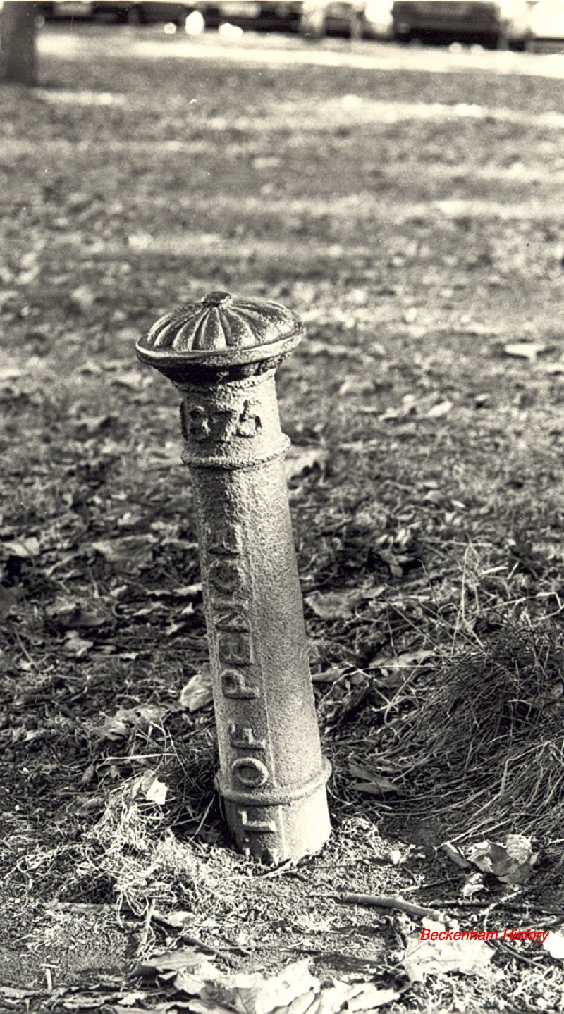 82, Penge Hamlet boundary marker in Crystal Palace Park, 1985.jpg